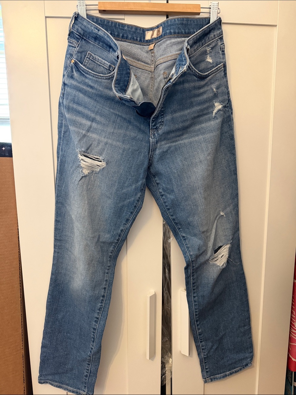 Women’s kit from the kloth Distressed Blue Jeans